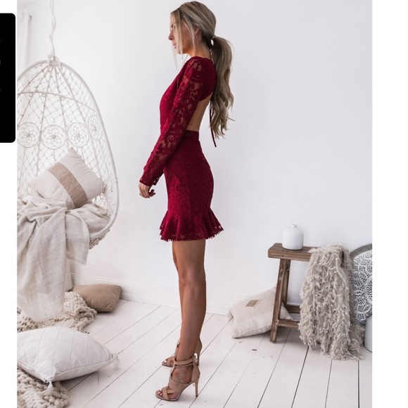 TWO SISTERS THE LABEL MEDINDIE RED LACE BACKLESS MINI DRESS W/FLUTTER HEM SzL - Picture 7 of 16